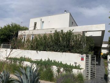 Exclusiva Casa Mediterránea En Condominio La Reserva