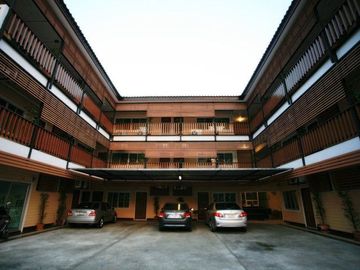 Hotel business for rent on Ku Muang Road, Old City, prime location, Tha Phae Gate area, with valid license