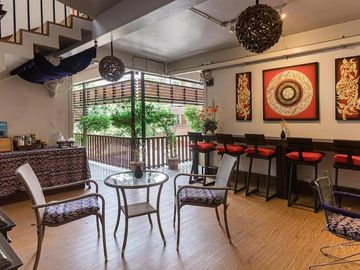 Hotel business for rent on Ku Muang Road, Old City, prime location, Tha Phae Gate area, with valid license