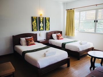 Hotel business for rent on Ku Muang Road, Old City, prime location, Tha Phae Gate area, with valid license