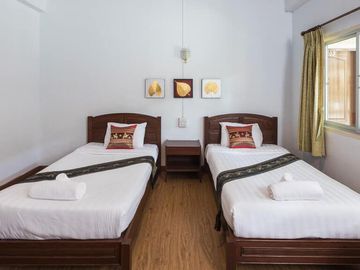 Hotel business for rent on Ku Muang Road, Old City, prime location, Tha Phae Gate area, with valid license