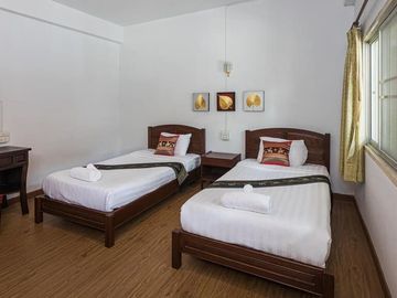 Hotel business for rent on Ku Muang Road, Old City, prime location, Tha Phae Gate area, with valid license