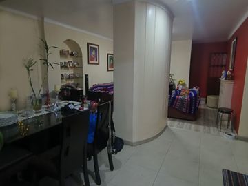 VENDO CASA DE 3 PISOS URB. MIRAFLORES (ALORA)