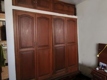 VENDO CASA DE 3 PISOS URB. MIRAFLORES (ALORA)