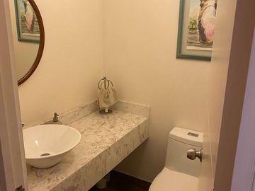 Vendo moderno departamento flat de 156 m2 y 3 Dorm. en el límite de Lince con San Isidro.