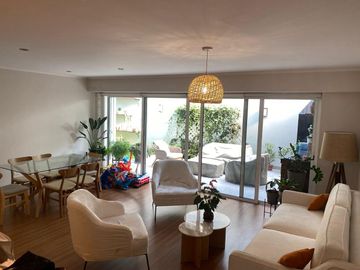 Vendo moderno departamento flat de 156 m2 y 3 Dorm. en el límite de Lince con San Isidro.
