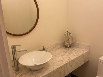Vendo moderno departamento flat de 156 m2 y 3 Dorm. en el límite de Lince con San Isidro.
