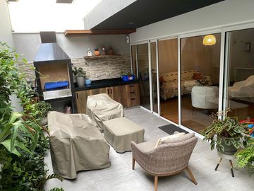 Vendo moderno departamento flat de 156 m2 y 3 Dorm. en el límite de Lince con San Isidro.