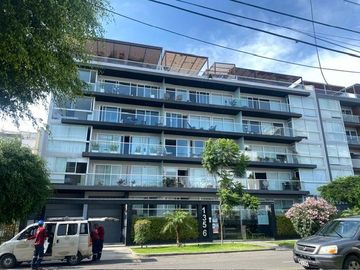 Vendo moderno departamento flat de 156 m2 y 3 Dorm. en el límite de Lince con San Isidro.