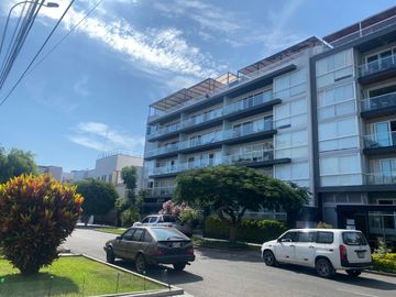 Vendo moderno departamento flat de 156 m2 y 3 Dorm. en el límite de Lince con San Isidro.