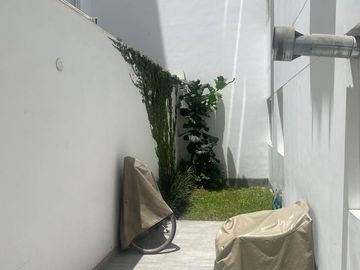 Vendo moderno departamento flat de 156 m2 y 3 Dorm. en el límite de Lince con San Isidro.