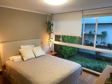 Vendo moderno departamento flat de 156 m2 y 3 Dorm. en el límite de Lince con San Isidro.