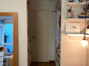 Vendo moderno departamento flat de 156 m2 y 3 Dorm. en el límite de Lince con San Isidro.
