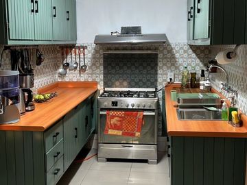 Lindo dpto., 1er. Piso, 3 dorms, 3 baños, 1 estac.
