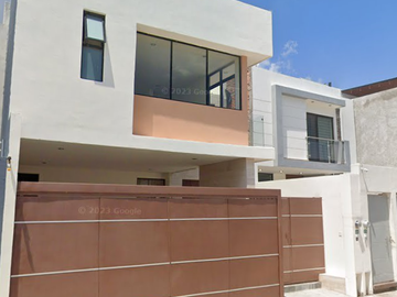 BONITA CASA EN VILLA MAGNA SLP