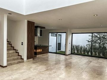 BONITA CASA EN VILLA MAGNA SLP