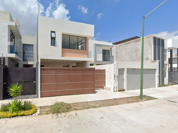 BONITA CASA EN VILLA MAGNA SLP