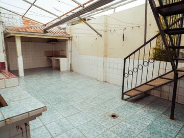 Casa con Local Comercial en Venta, Av de las Américas, Miraflores