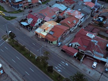 Casa con Local Comercial en Venta, Av de las Américas, Miraflores