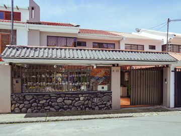 Casa en Venta, Sector las Pencas, Cuenca