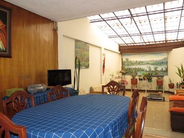 VENDO CASA EN QUINTA PAREDES