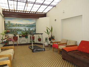 VENDO CASA EN QUINTA PAREDES