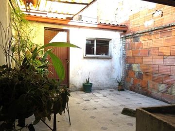 VENDO CASA EN QUINTA PAREDES