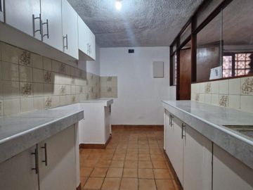 ¡Vive la experiencia de San Isidro - San Borja en este encantador departamento!