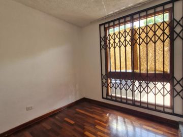 ¡Vive la experiencia de San Isidro - San Borja en este encantador departamento!