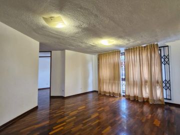 ¡Vive la experiencia de San Isidro - San Borja en este encantador departamento!