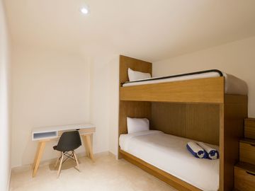 Departamento de lujo con vistas al mar y montañas, frente a playa. Amenidades exclusivas y servicio de resort para una experiencia única