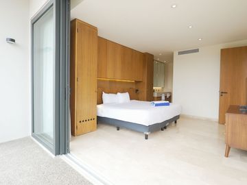 Departamento de lujo con vistas al mar y montañas, frente a playa. Amenidades exclusivas y servicio de resort para una experiencia única