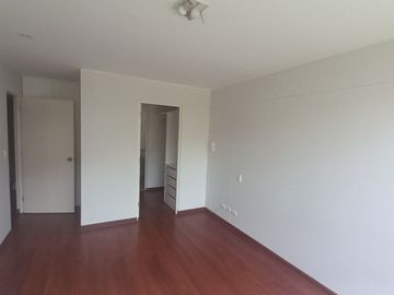 Dúplex en Venta en Santiago de Surco – Frente a Parque y en Ubicación Privilegiada