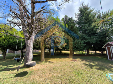Hermoso campo de 1,25 hectáreas con casa de madera nativa y árboles frutales en Casma, Frutillar