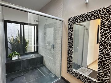 RESIDENCIA CON ALBERCA, CARGADOR AUTOS ELECTRICOS, PANELES SOLARES,  Y RECAMARA EN PLANTA BAJA RESIDENCIAL TIERRAVERDE TIERRA VERDE AL NORTE DE AGS
