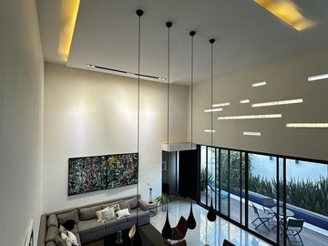 RESIDENCIA CON ALBERCA, CARGADOR AUTOS ELECTRICOS, PANELES SOLARES,  Y RECAMARA EN PLANTA BAJA RESIDENCIAL TIERRAVERDE TIERRA VERDE AL NORTE DE AGS