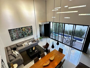 RESIDENCIA CON ALBERCA, CARGADOR AUTOS ELECTRICOS, PANELES SOLARES,  Y RECAMARA EN PLANTA BAJA RESIDENCIAL TIERRAVERDE TIERRA VERDE AL NORTE DE AGS