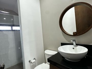 RESIDENCIA CON ALBERCA, CARGADOR AUTOS ELECTRICOS, PANELES SOLARES,  Y RECAMARA EN PLANTA BAJA RESIDENCIAL TIERRAVERDE TIERRA VERDE AL NORTE DE AGS