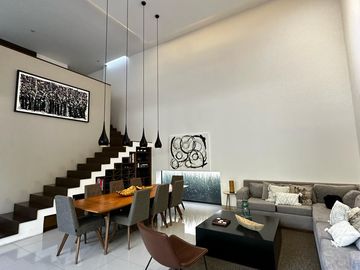 RESIDENCIA CON ALBERCA, CARGADOR AUTOS ELECTRICOS, PANELES SOLARES,  Y RECAMARA EN PLANTA BAJA RESIDENCIAL TIERRAVERDE TIERRA VERDE AL NORTE DE AGS