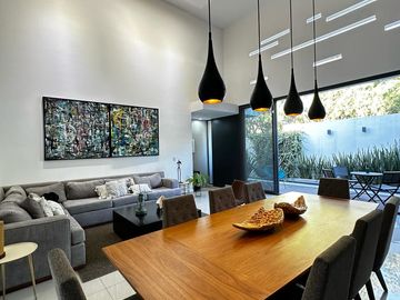RESIDENCIA CON ALBERCA, CARGADOR AUTOS ELECTRICOS, PANELES SOLARES,  Y RECAMARA EN PLANTA BAJA RESIDENCIAL TIERRAVERDE TIERRA VERDE AL NORTE DE AGS