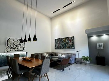 RESIDENCIA CON ALBERCA, CARGADOR AUTOS ELECTRICOS, PANELES SOLARES,  Y RECAMARA EN PLANTA BAJA RESIDENCIAL TIERRAVERDE TIERRA VERDE AL NORTE DE AGS