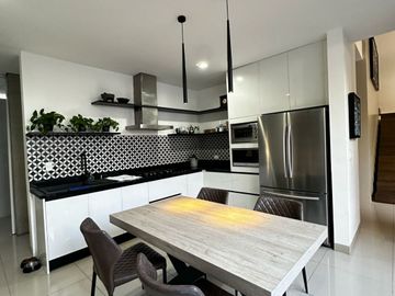 RESIDENCIA CON ALBERCA, CARGADOR AUTOS ELECTRICOS, PANELES SOLARES,  Y RECAMARA EN PLANTA BAJA RESIDENCIAL TIERRAVERDE TIERRA VERDE AL NORTE DE AGS