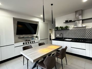 RESIDENCIA CON ALBERCA, CARGADOR AUTOS ELECTRICOS, PANELES SOLARES,  Y RECAMARA EN PLANTA BAJA RESIDENCIAL TIERRAVERDE TIERRA VERDE AL NORTE DE AGS