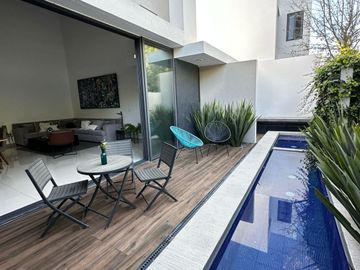 RESIDENCIA CON ALBERCA, CARGADOR AUTOS ELECTRICOS, PANELES SOLARES,  Y RECAMARA EN PLANTA BAJA RESIDENCIAL TIERRAVERDE TIERRA VERDE AL NORTE DE AGS