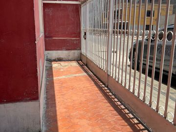 VENTO CASA TERRENO EN URB ZARATE DE 168 M2 Y AREA CONSTRUIDA 250 M2 APROX.
