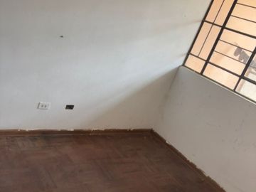VENTO CASA TERRENO EN URB ZARATE DE 168 M2 Y AREA CONSTRUIDA 250 M2 APROX.