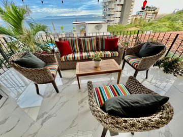 Impresionante Departamento con Vista Panorámica al Mar en Conchas Chinas, el Beverly Hills de Vallarta