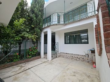 EXCELENTE CASA