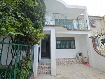 EXCELENTE CASA
