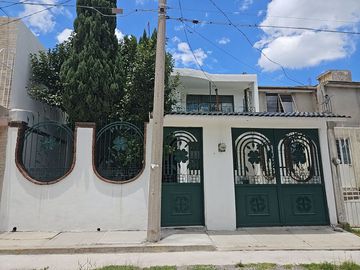 EXCELENTE CASA